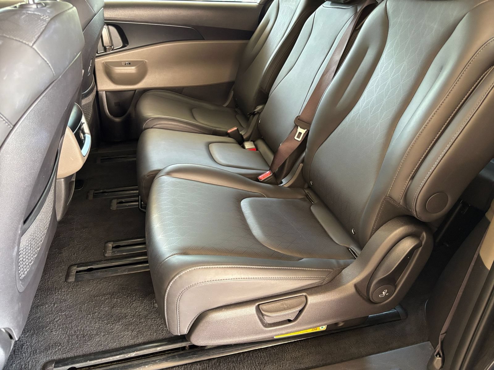 Used 2026 Kia Carnival FWD image 23