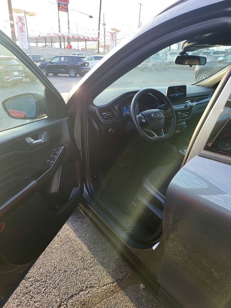 Used 2025 Ford Escape ST-Line image 5