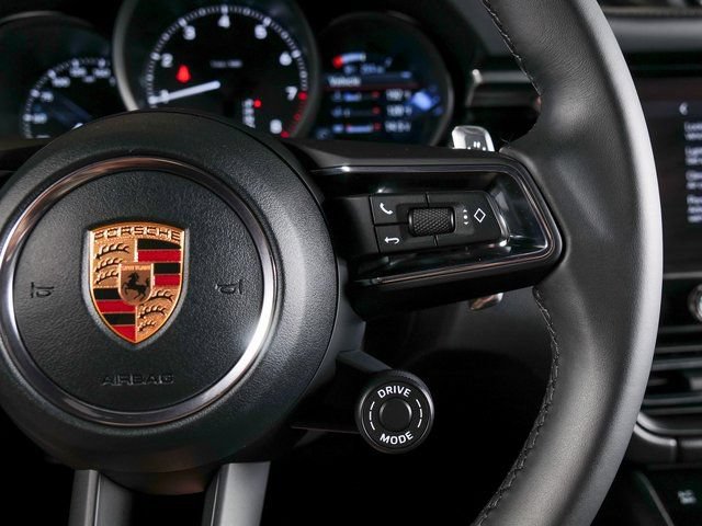 Certified 2026 Porsche Macan AWD/4WD image 24