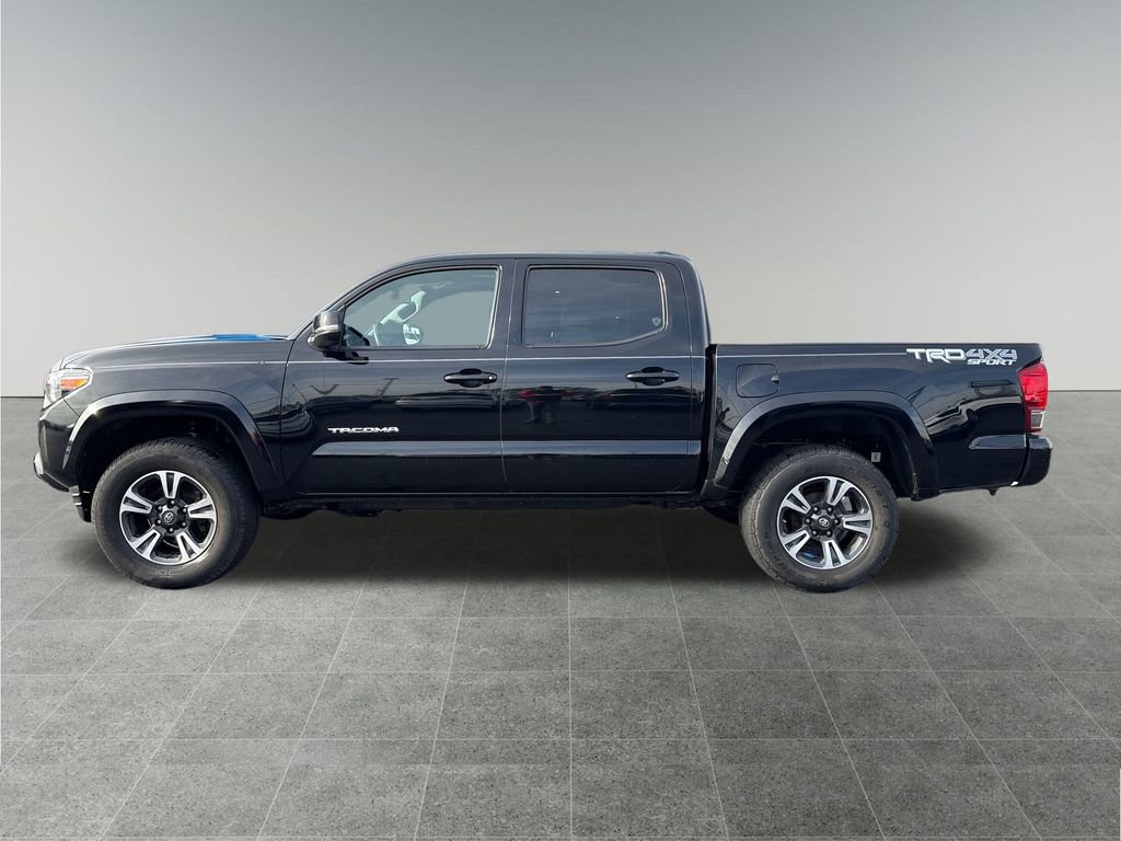 Used 2017 Toyota Tacoma TRD Sport image 2
