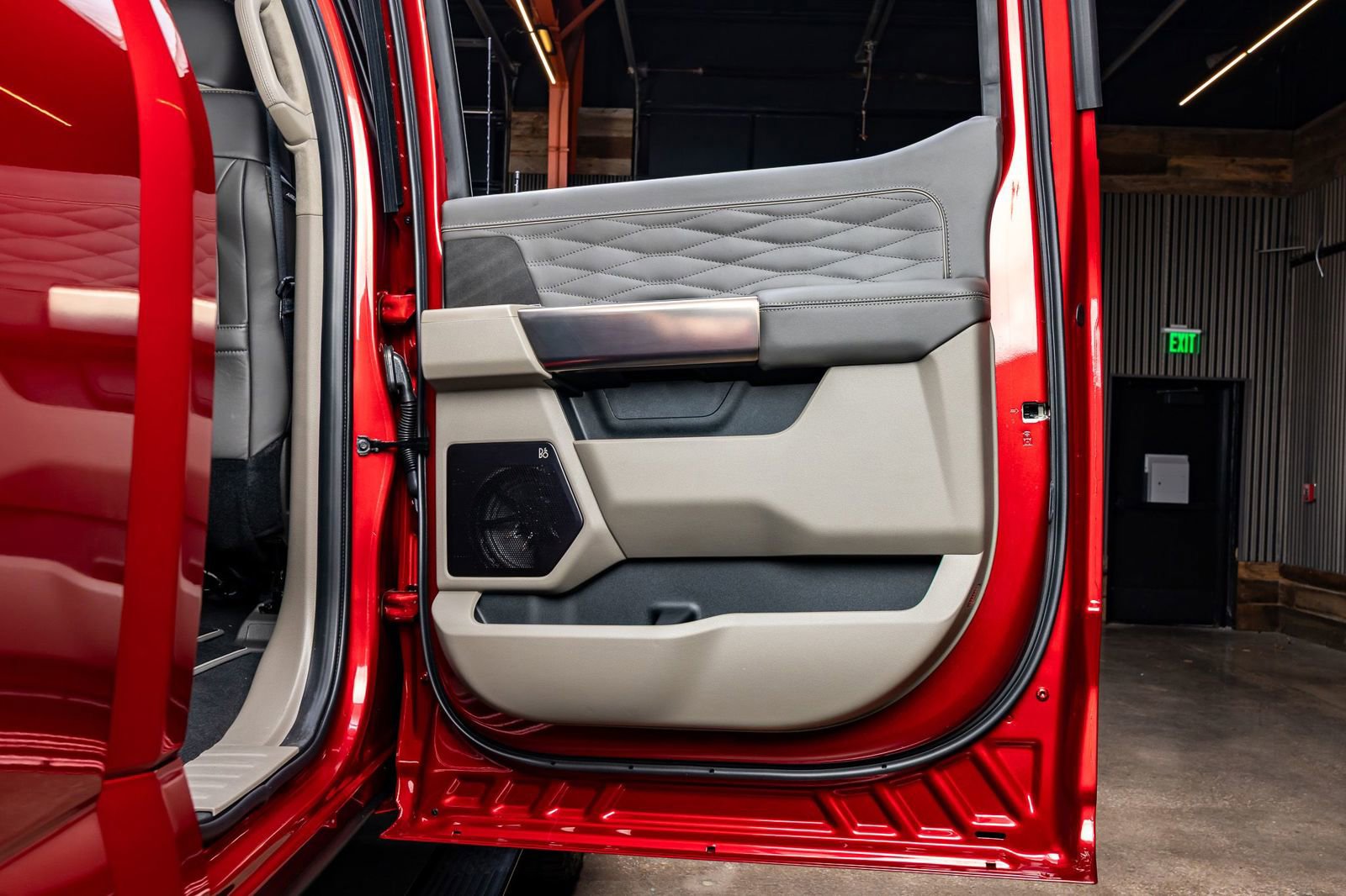 Used 2026 Ford F250 Platinum w/ Platinum Plus Package image 37