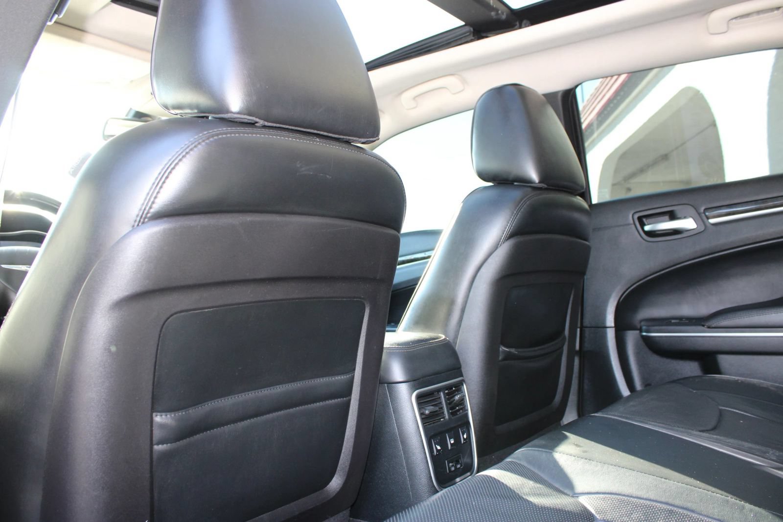 Used 2016 Chrysler 300 C RWD image 20