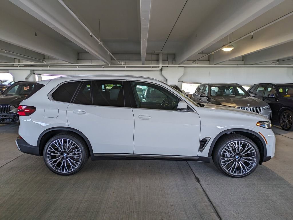 New 2026 BMW X5 sDrive40i w/ Premium Package RWD image 3