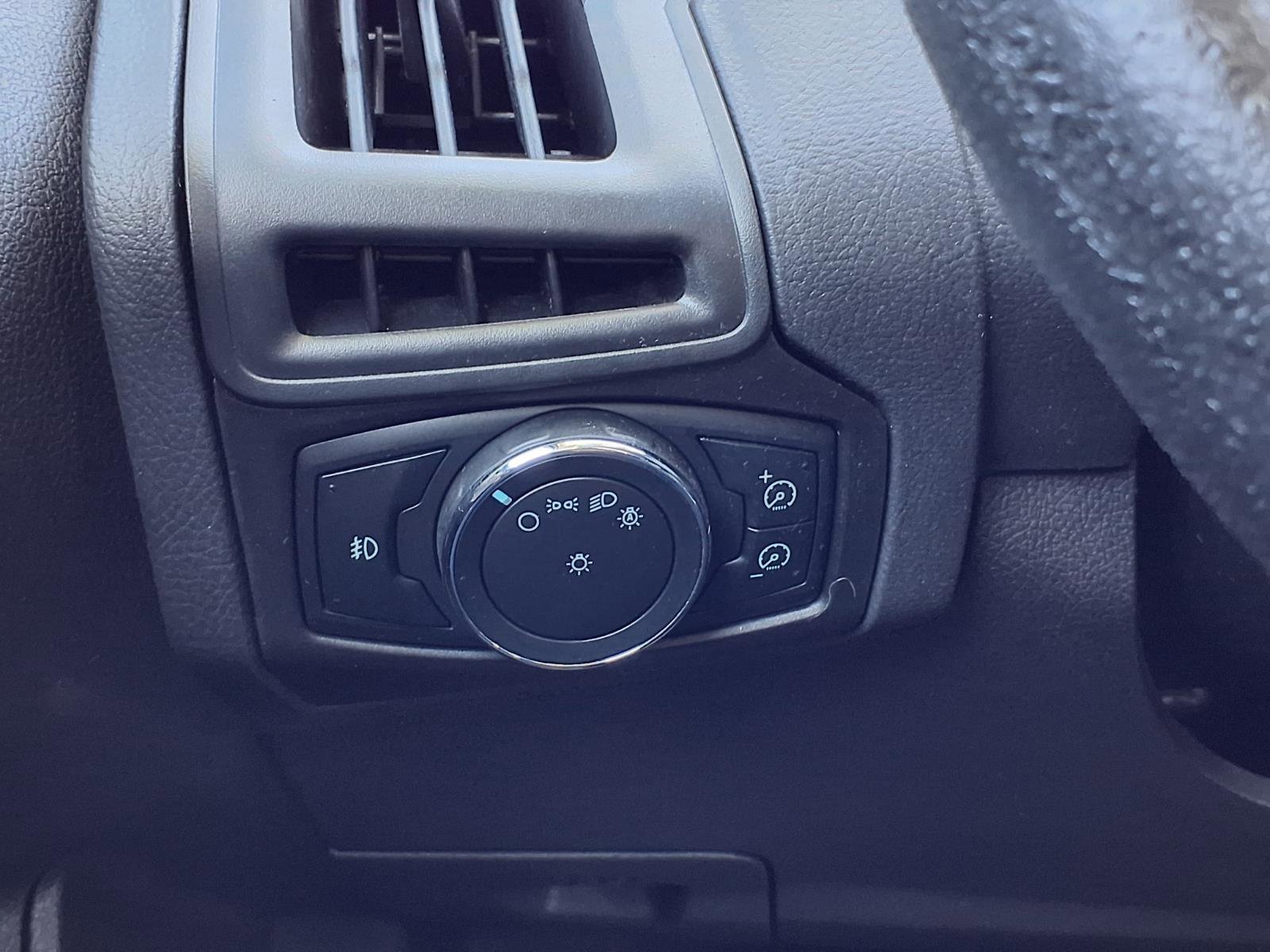 Used 2012 Ford Focus SE image 16