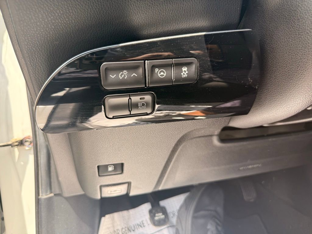 Used 2019 Toyota Prius LE FWD image 19