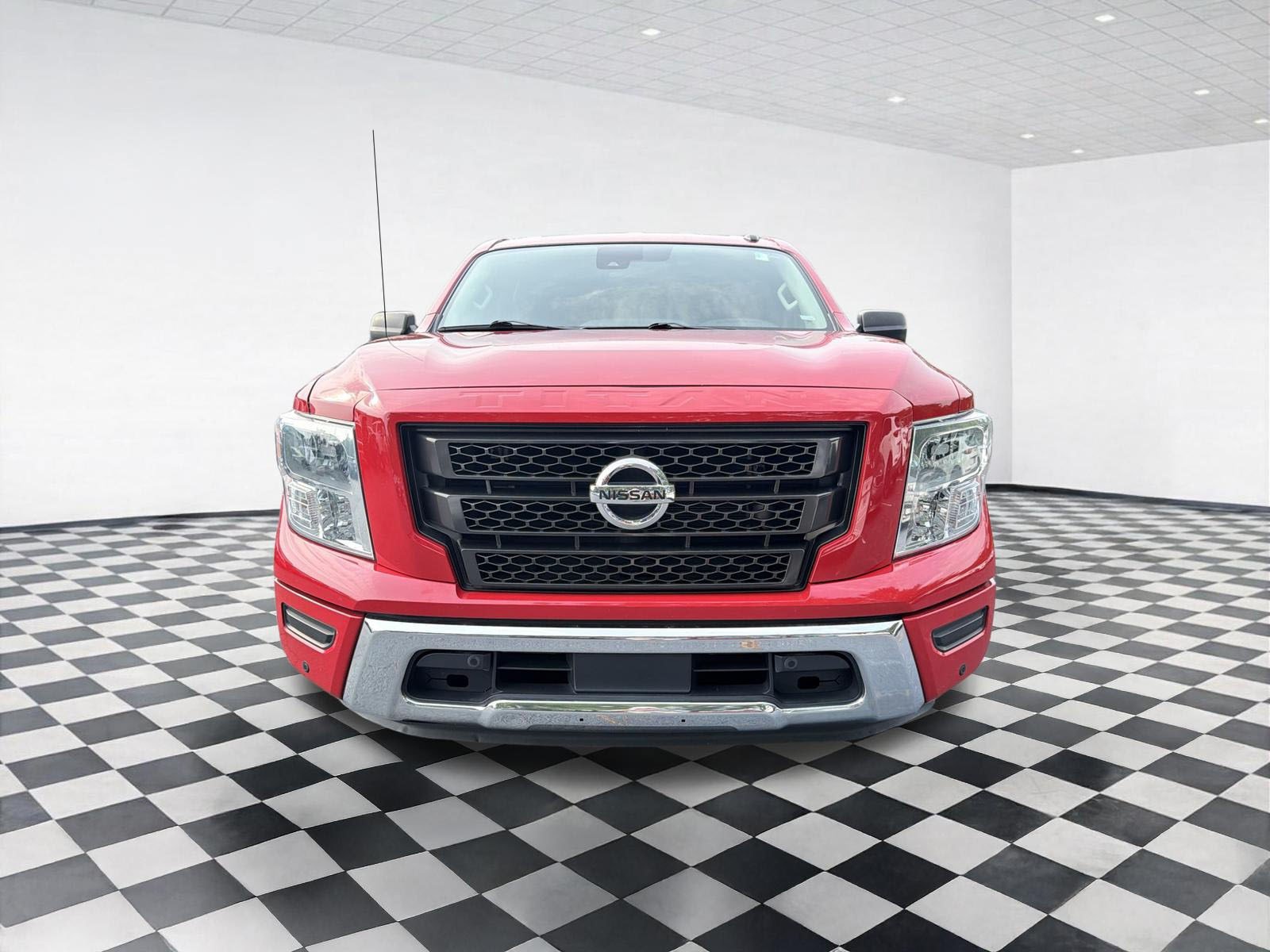Used 2021 Nissan Titan SV w/ SV Convenience Package RWD image 2
