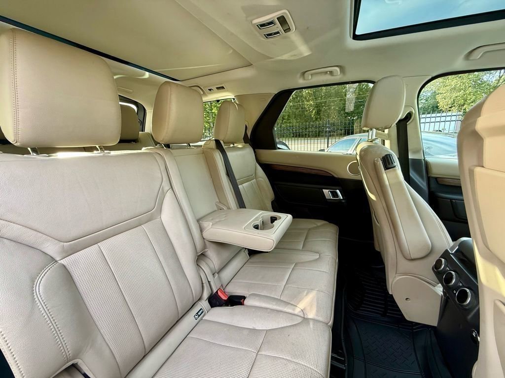 Used 2017 Land Rover Discovery HSE image 27
