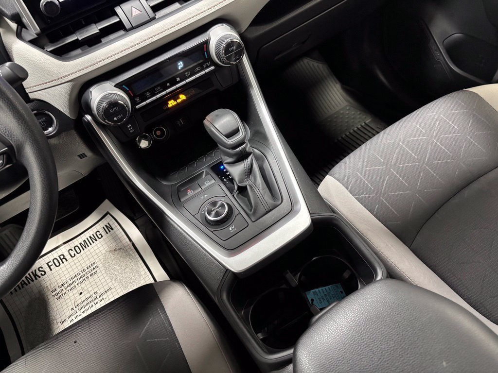 Used 2025 Toyota RAV4 XLE AWD/4WD image 38