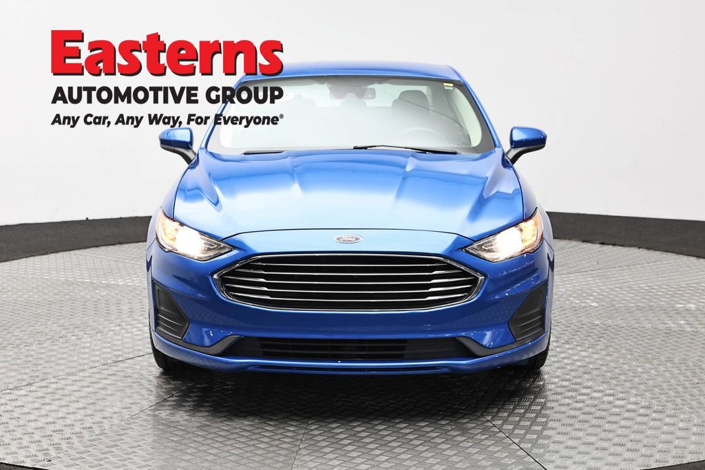 Used 2020 Ford Fusion SE FWD image 2