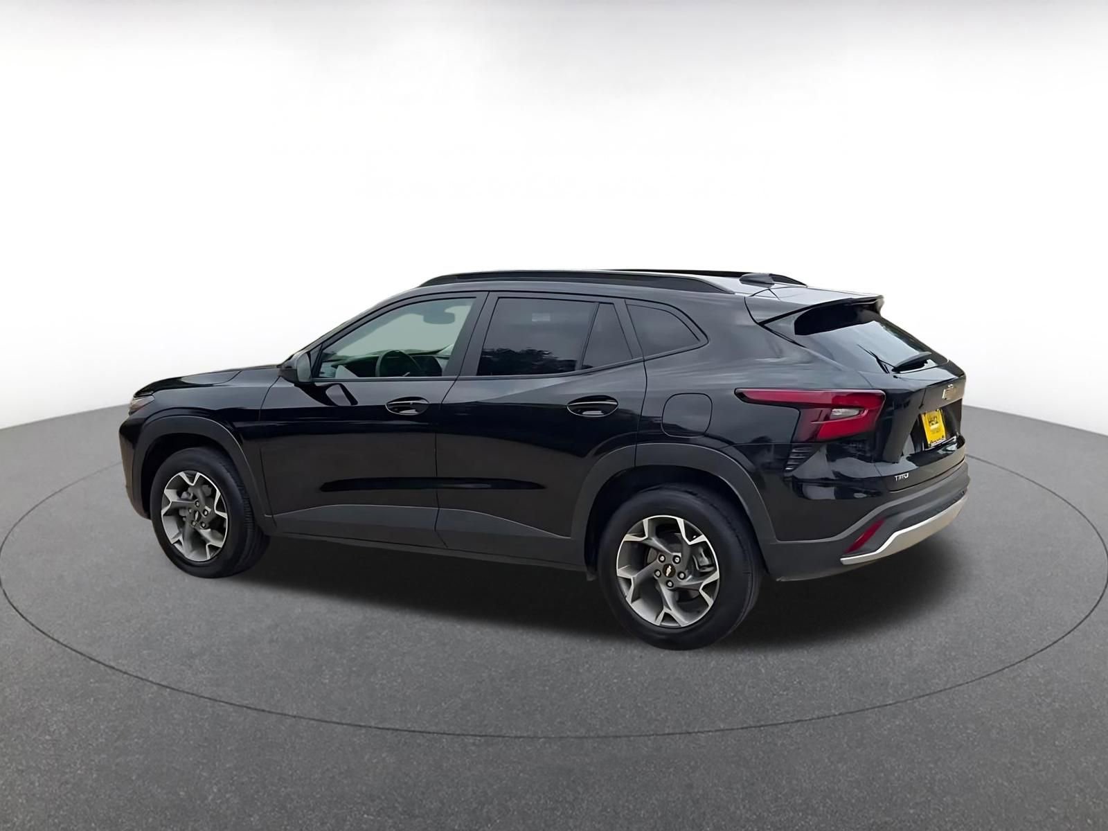 Used 2025 Chevrolet Trax LT w/ LT Convenience Package FWD image 10