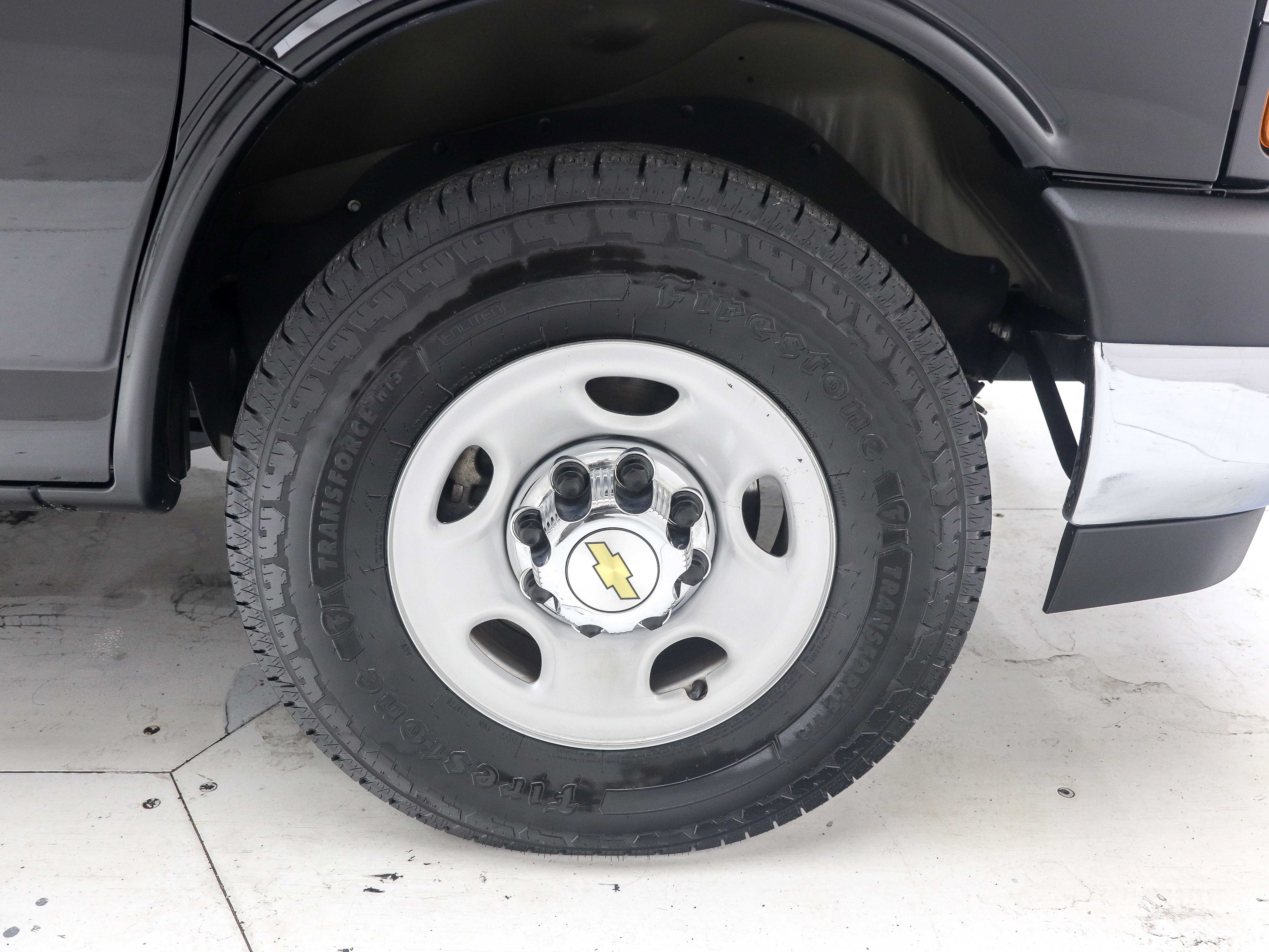 Used 2025 Chevrolet Express 3500 LT w/ LT Preferred Equipment Group RWD image 29