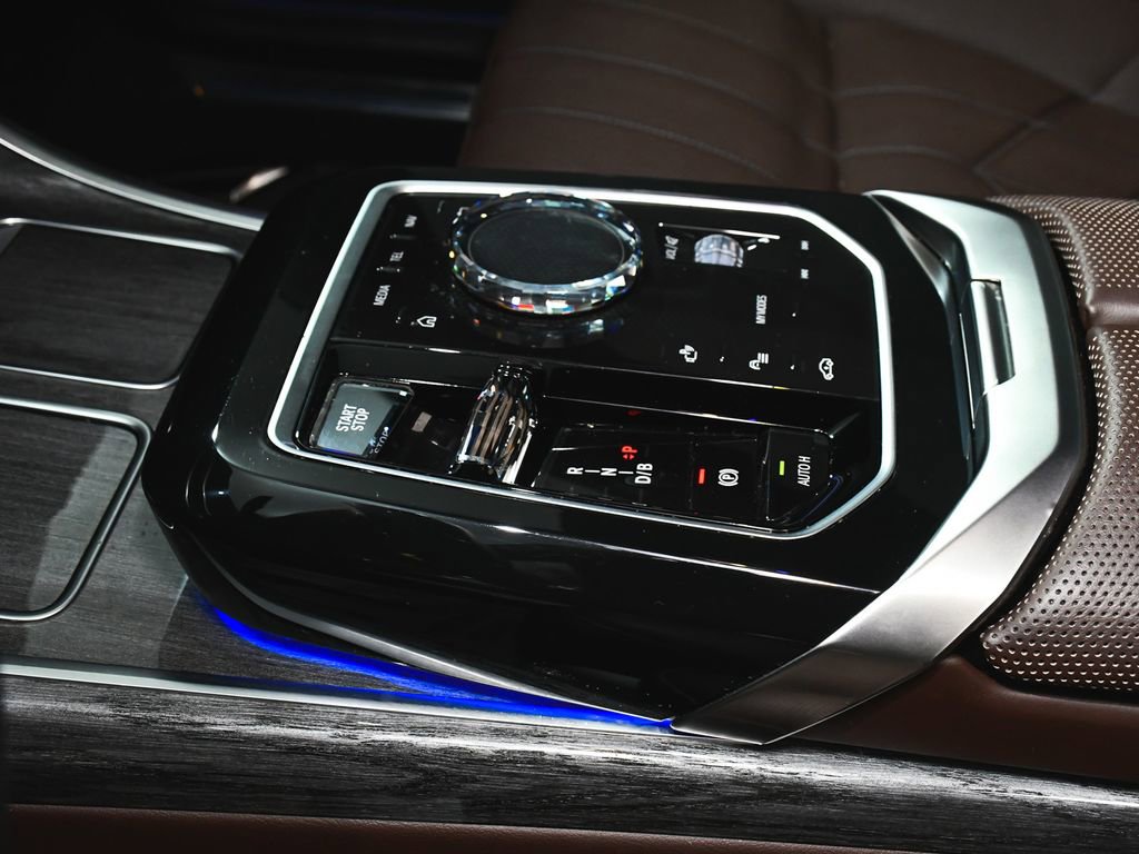 Used 2024 BMW i7 xDrive60 image 52