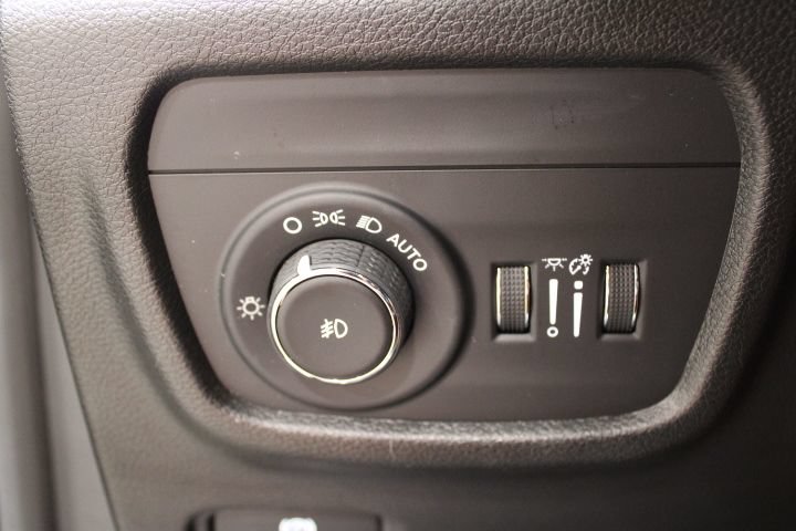 Used 2023 Jeep Grand Cherokee Limited AWD/4WD image 37