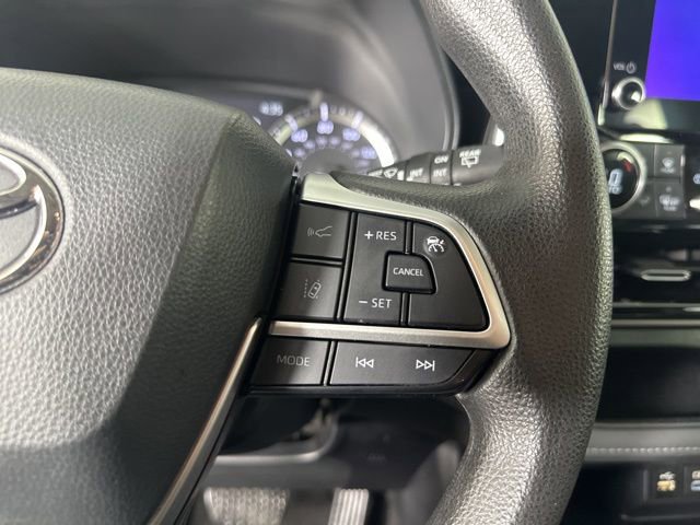 Used 2023 Toyota Highlander L image 13