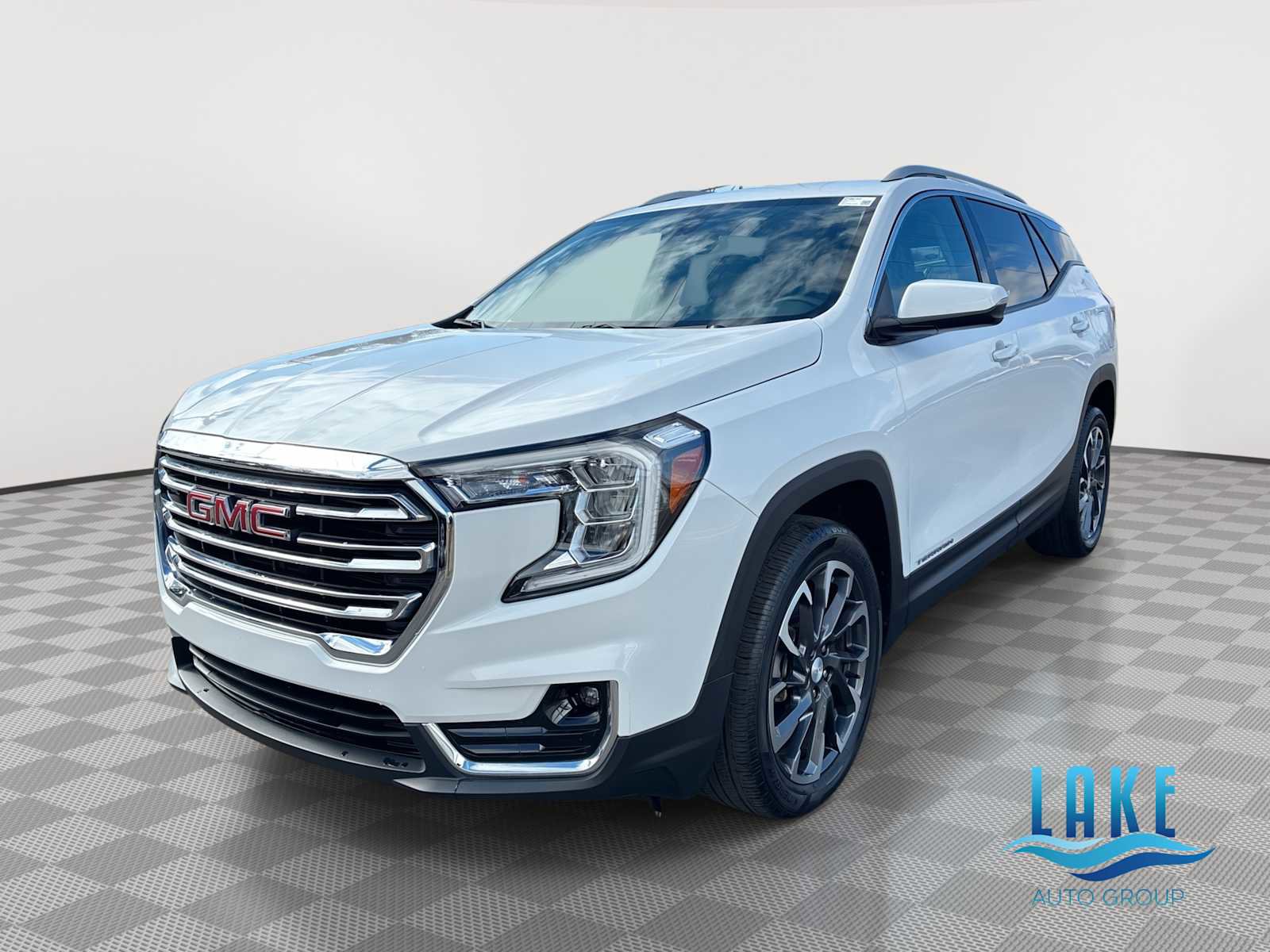 Certified 2024 GMC Terrain SLT w/ LPO, Floor Liner Package image 1