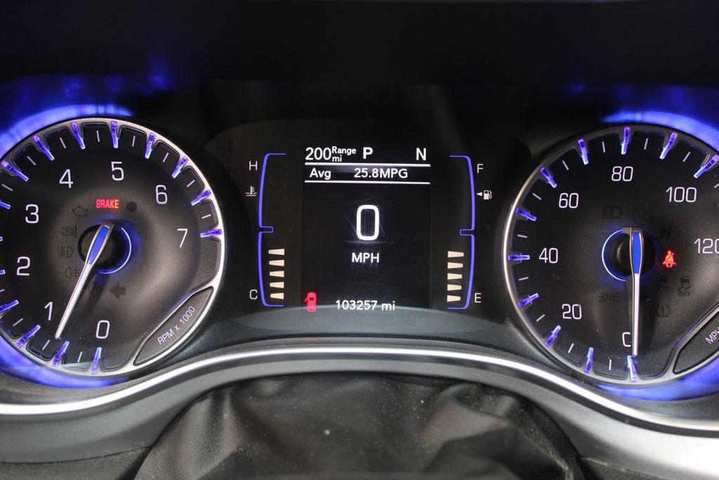 Used 2018 Chrysler Pacifica Touring-L w/ Premium Audio Group FWD image 22