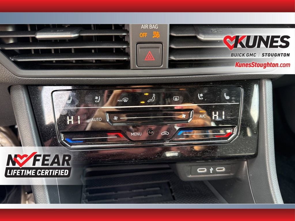 Used 2025 Volkswagen Jetta GLI Autobahn image 33