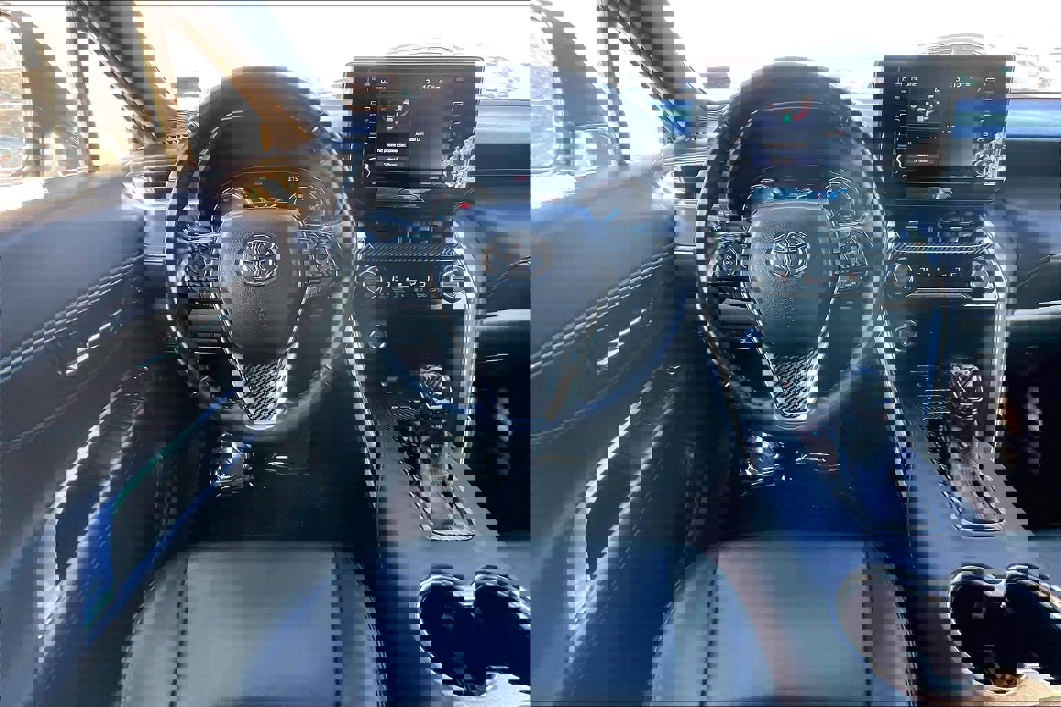 Used 2022 Toyota Venza XLE image 5