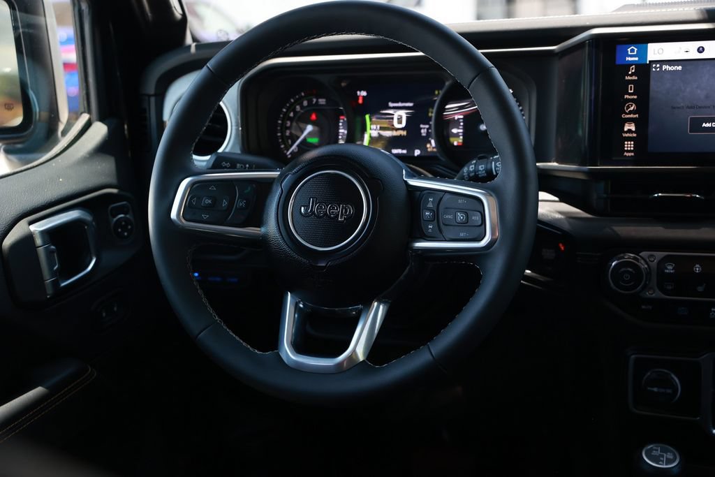Used 2025 Jeep Wrangler Unlimited Sahara AWD/4WD image 27