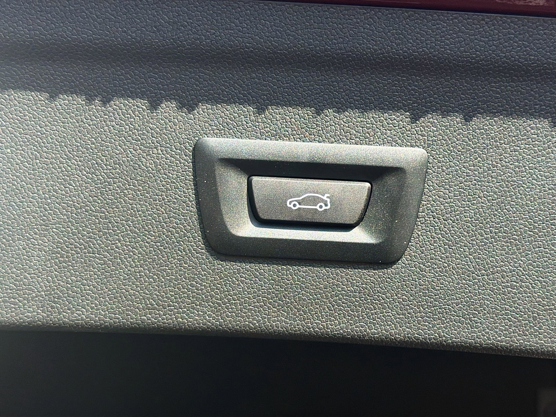 Certified 2025 BMW iX xDrive50 w/ Premium Package image 15