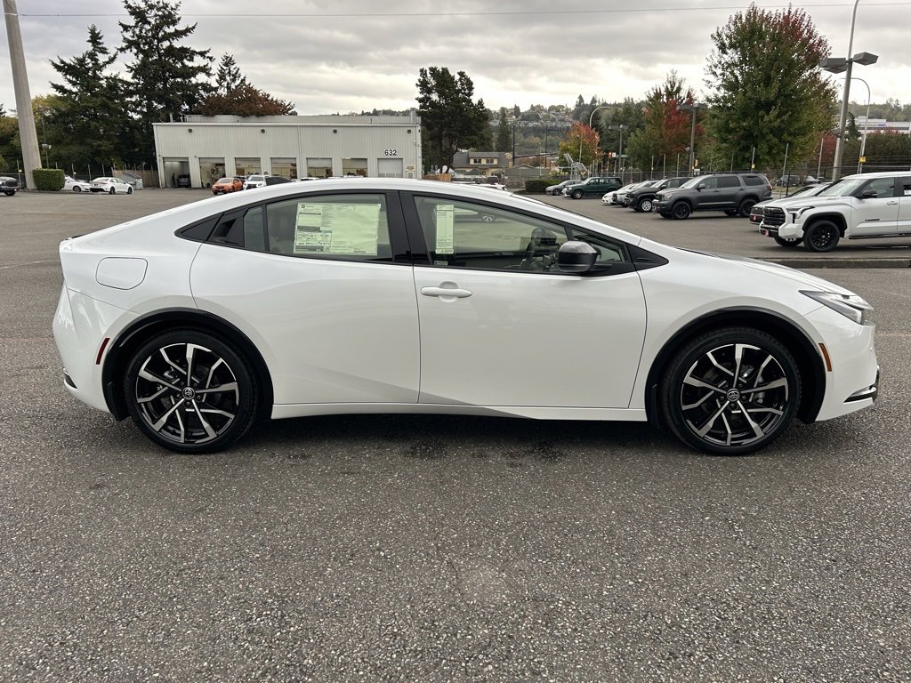 New 2026 Toyota Prius Plug-In Hybrid image 4