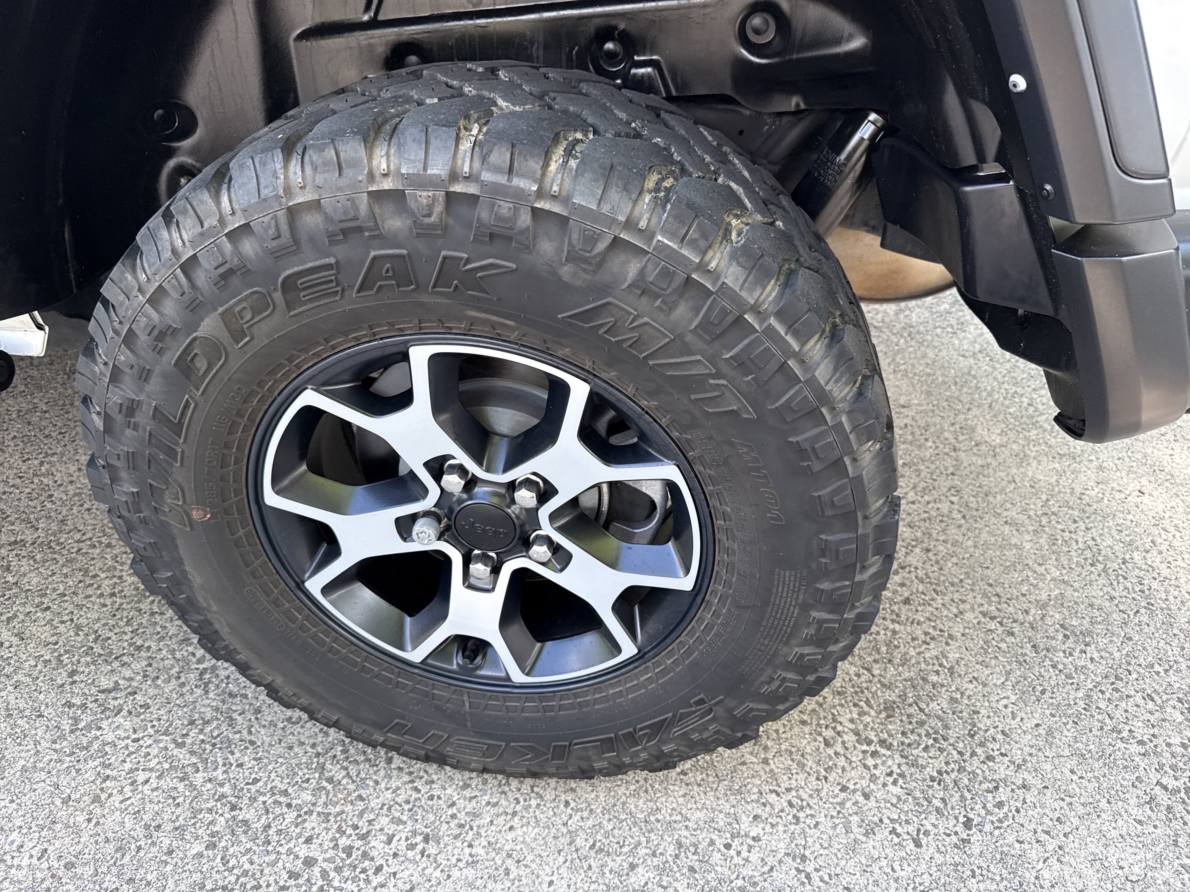 Used 2023 Jeep Wrangler Unlimited Rubicon w/ Cold Weather Group AWD/4WD image 32
