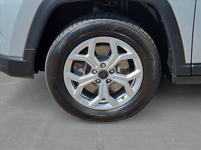 Used 2025 Jeep Compass Latitude AWD/4WD image 9