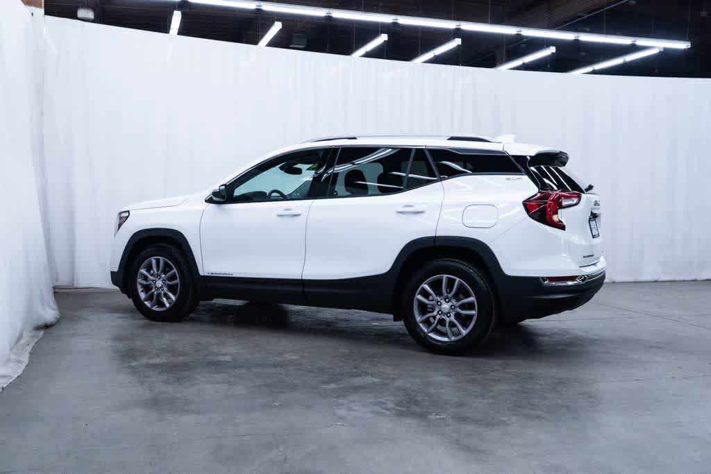 Used 2024 GMC Terrain SLT AWD/4WD image 4