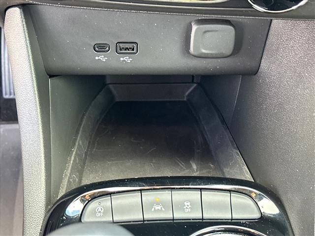 Certified 2024 Buick Encore GX Preferred w/ Comfort Package FWD image 28