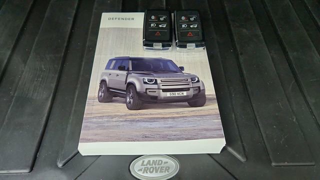 Used 2025 Land Rover Defender 90 X-Dynamic SE image 57