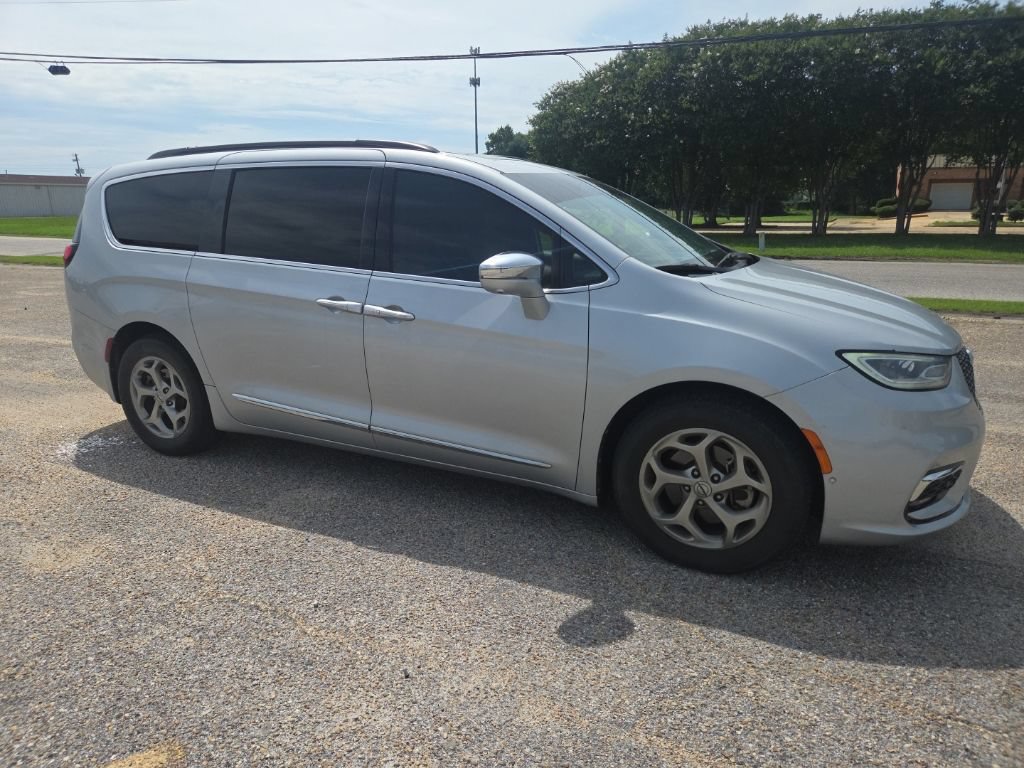 Used 2022 Chrysler Pacifica Limited FWD image 12