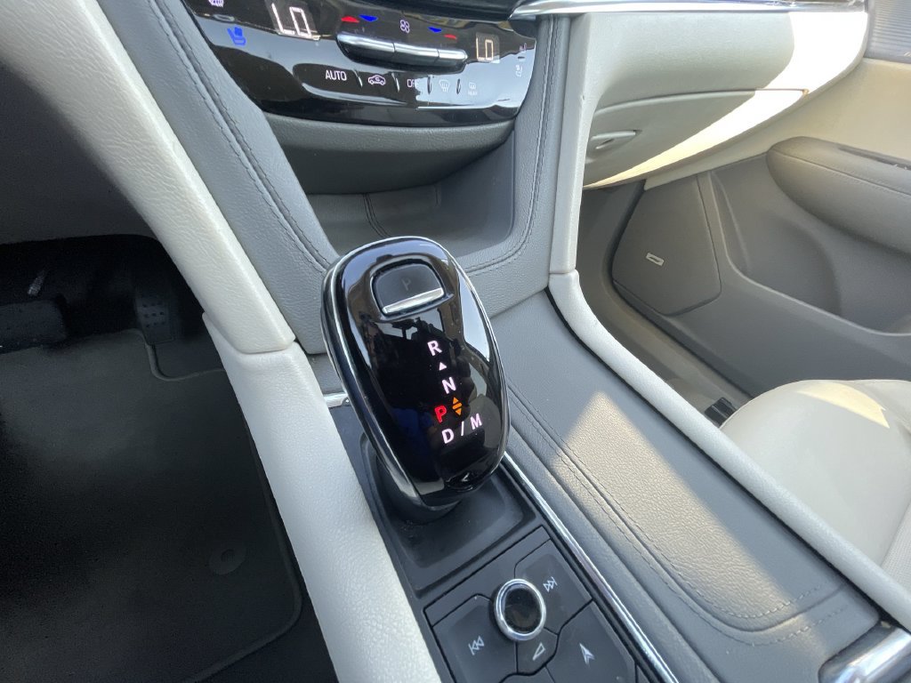 Certified 2023 Cadillac XT6 Premium Luxury w/ Technology Package FWD image 16