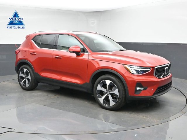 Used 2025 Volvo XC40 B5 Plus
