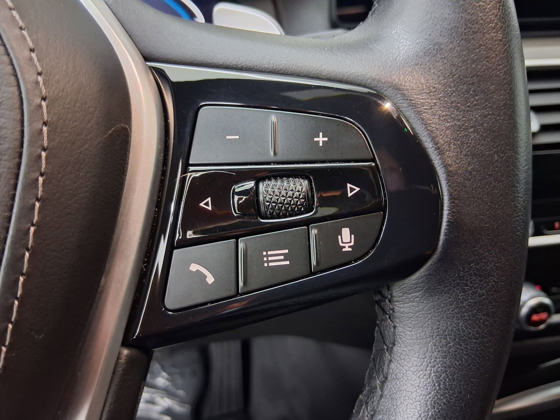 Certified 2023 BMW 530e w/ Convenience Package image 24