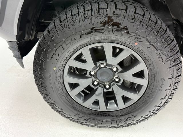 Used 2022 Toyota Tacoma SR5 w/ SR5 Appearance Package (SM) AWD/4WD image 7
