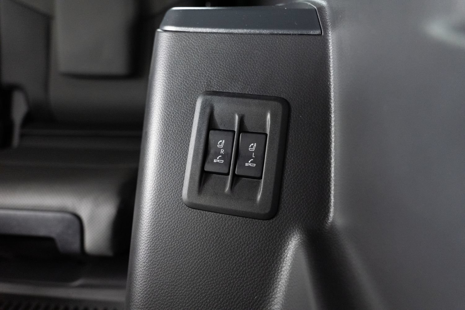 Used 2025 Lexus GX 550 w/ Accessory Package (2T) AWD/4WD image 25