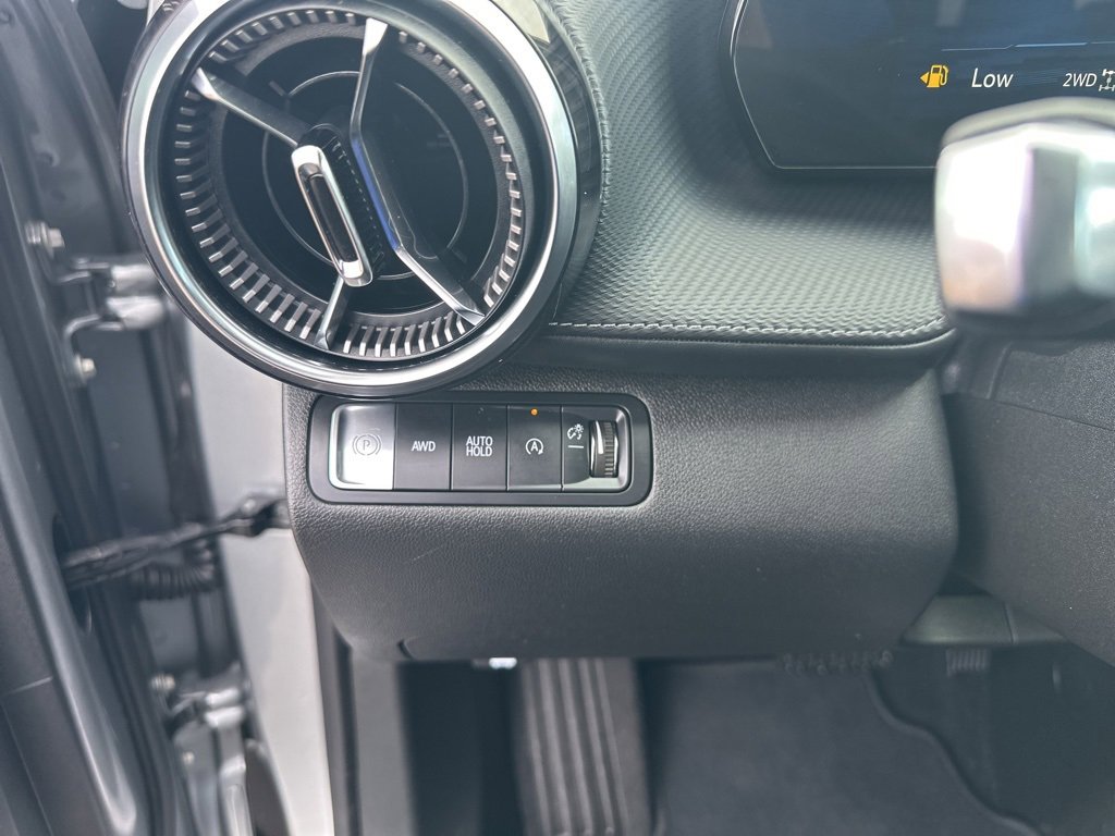 Used 2025 Chevrolet Equinox LT w/ Convenience Package II image 11