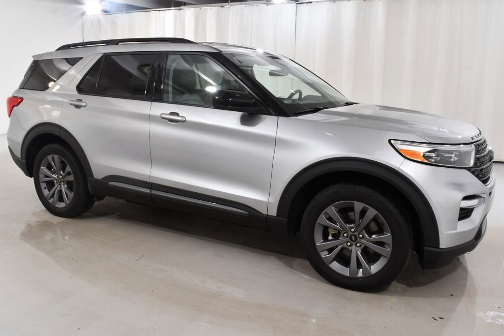 Used 2023 Ford Explorer XLT w/ Equipment Group 202A image 5