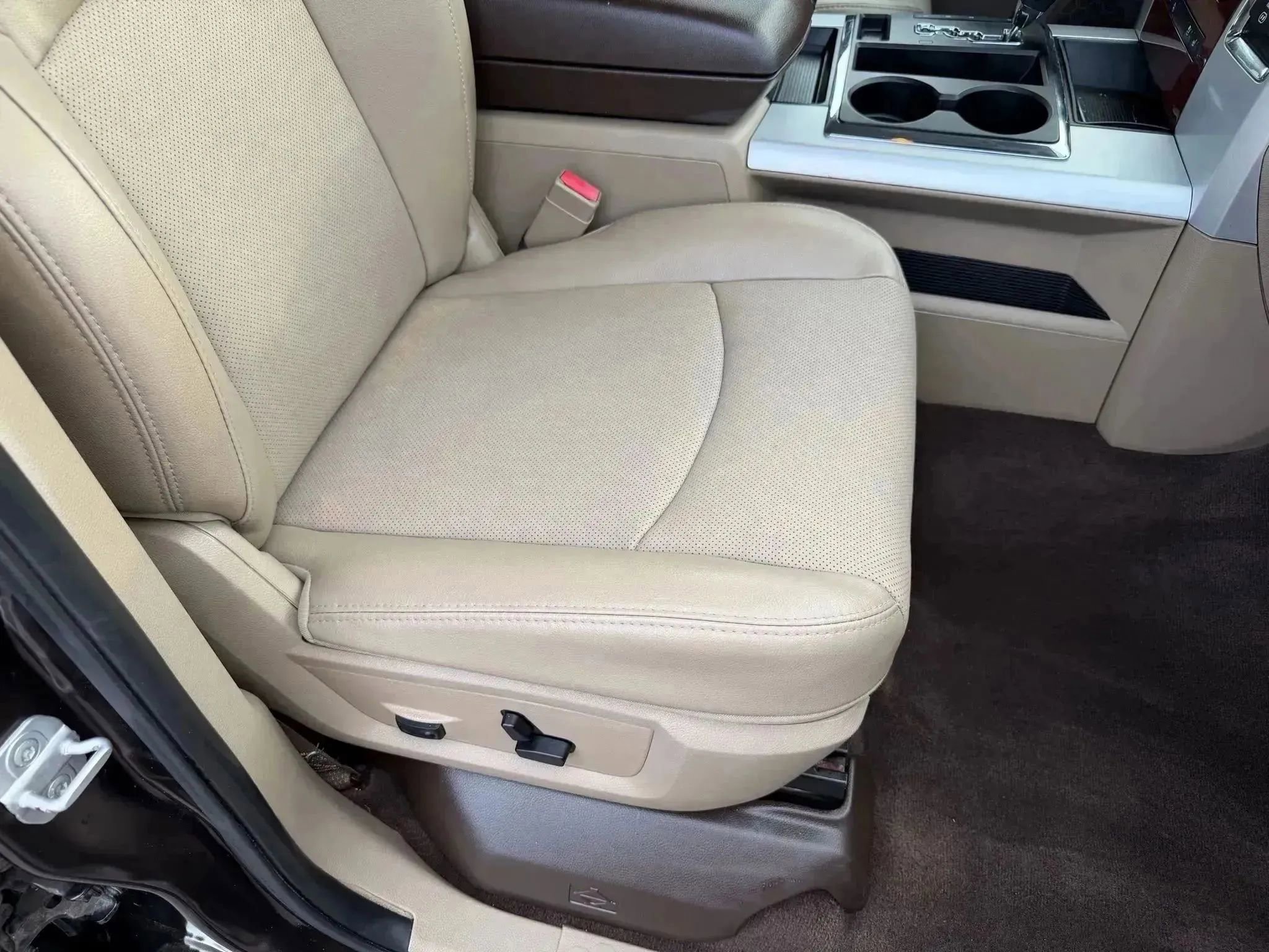Used 2011 RAM 1500 Laramie AWD/4WD image 12