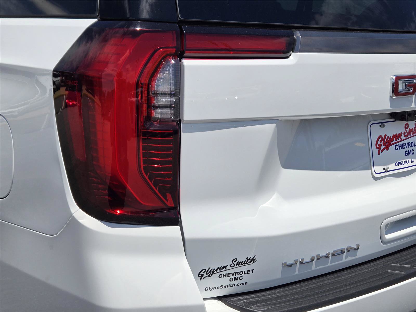 New 2026 GMC Yukon AT4 Ultimate w/ LPO, Floor Liner Package AWD/4WD image 9