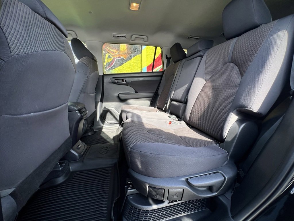 Used 2021 Toyota Highlander LE image 27