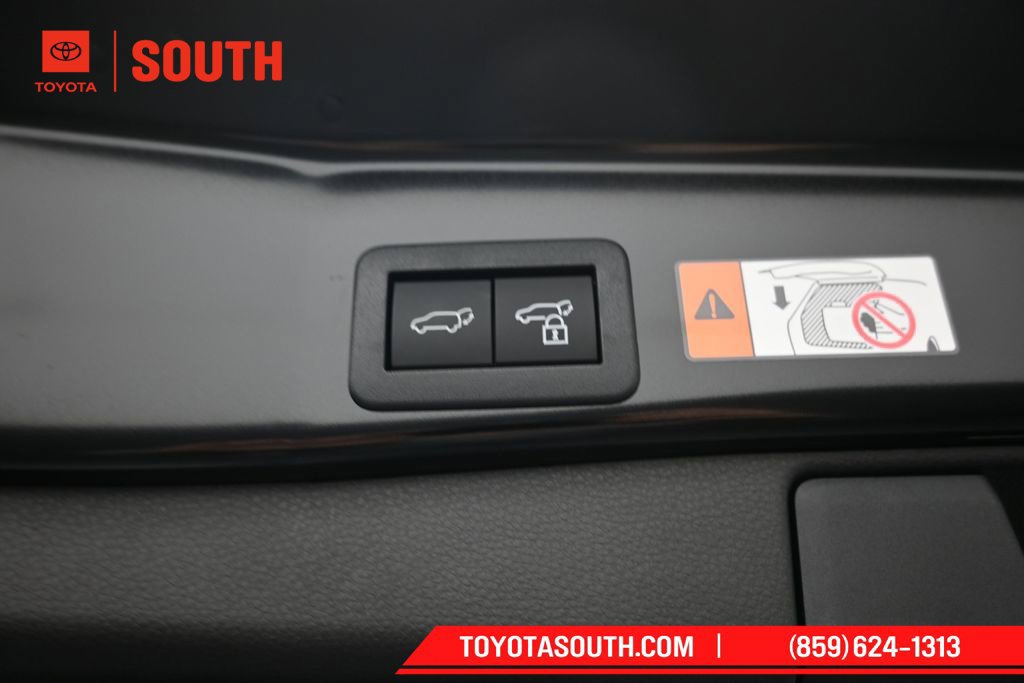 Used 2026 Toyota RAV4 XSE AWD/4WD image 29