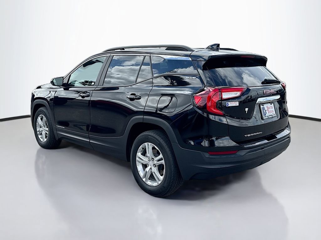 Used 2024 GMC Terrain SLE w/ Driver Convenience Package FWD image 5