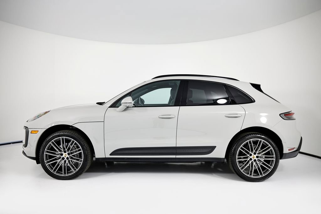 Used 2025 Porsche Macan image 2