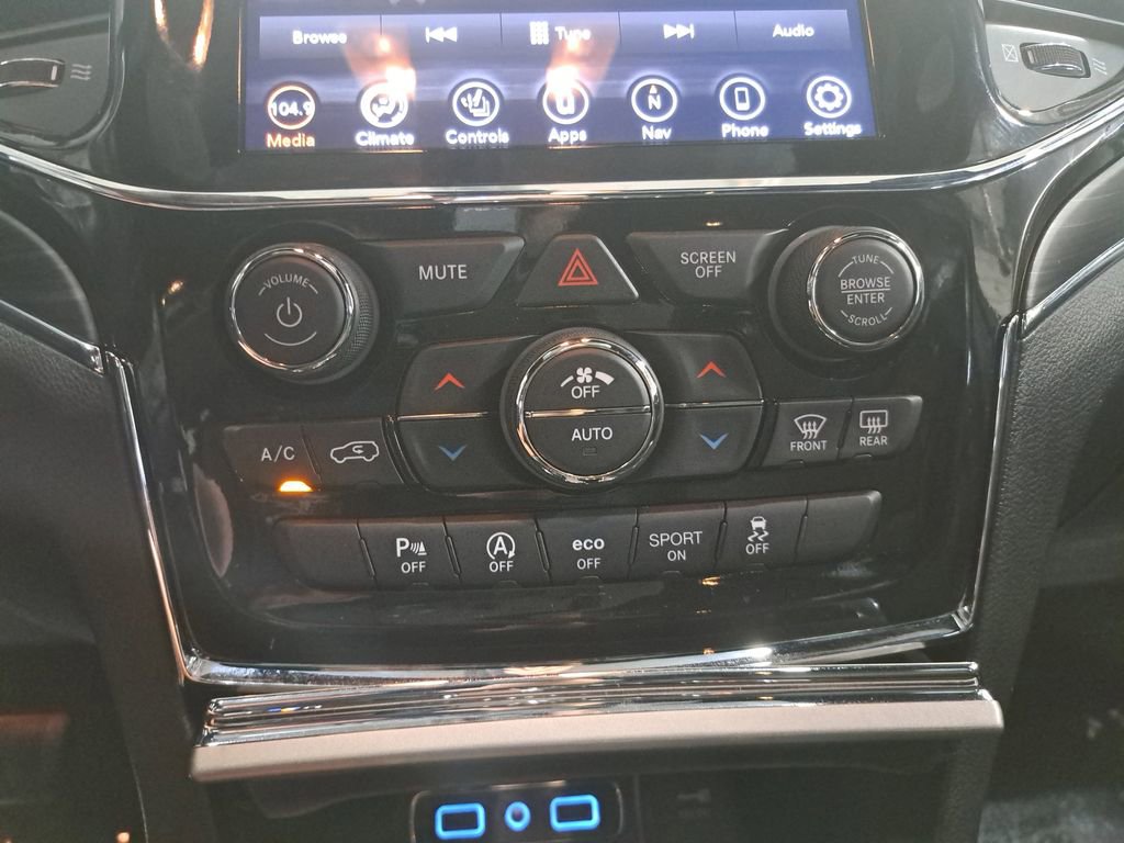 Used 2022 Jeep Grand Cherokee Limited AWD/4WD image 22