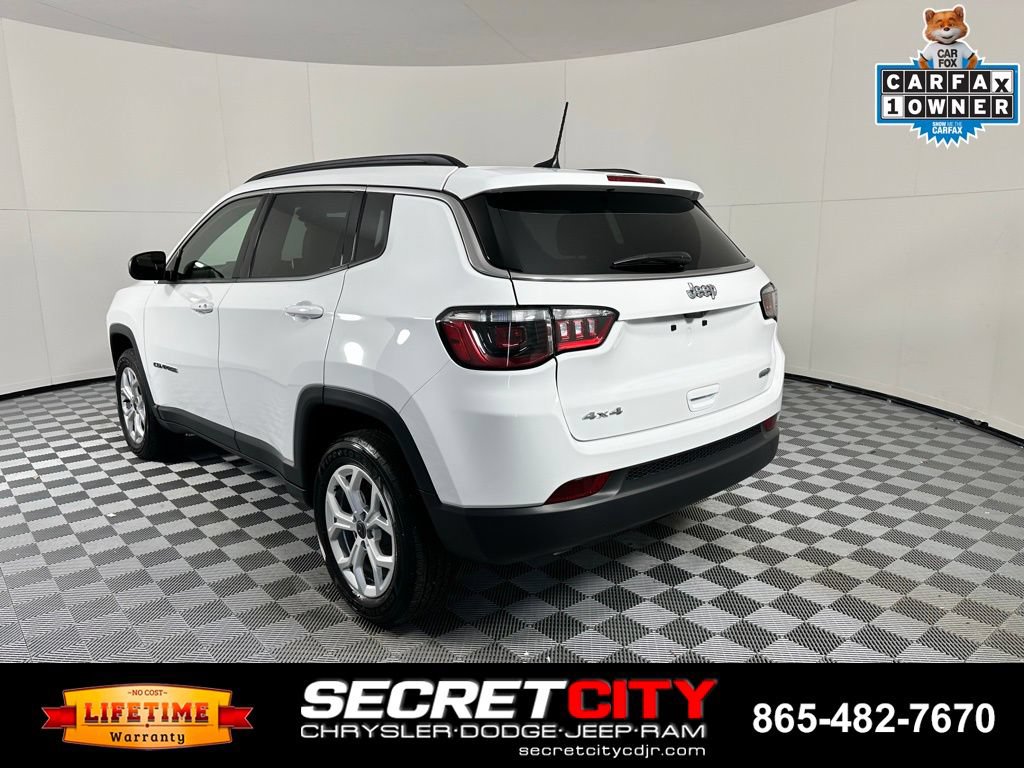 Used 2025 Jeep Compass Latitude w/ Sun & Sound Group AWD/4WD image 5