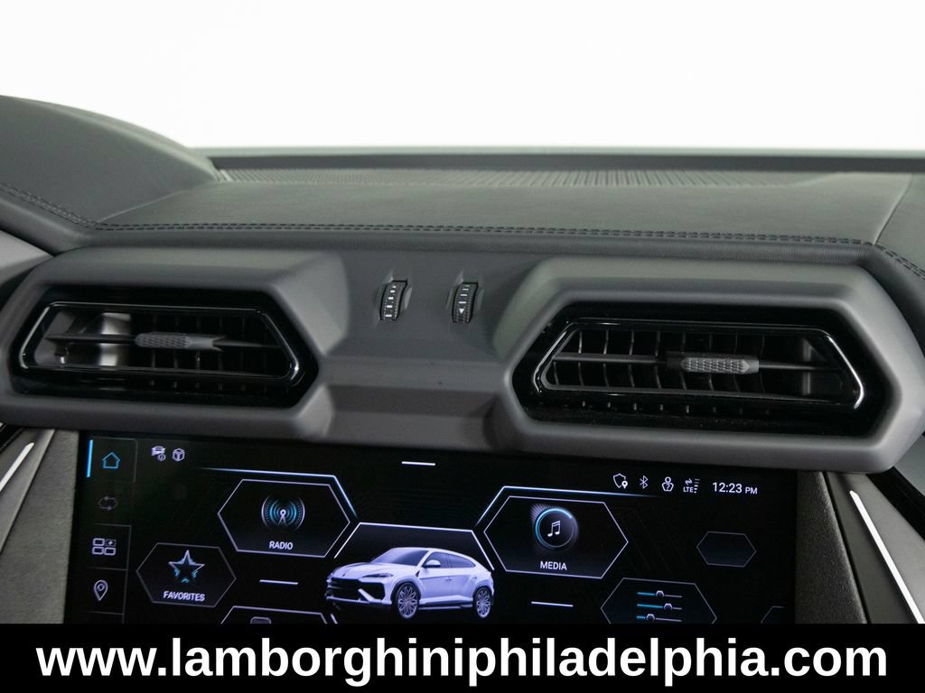 Used 2025 Lamborghini Urus SE AWD/4WD image 33