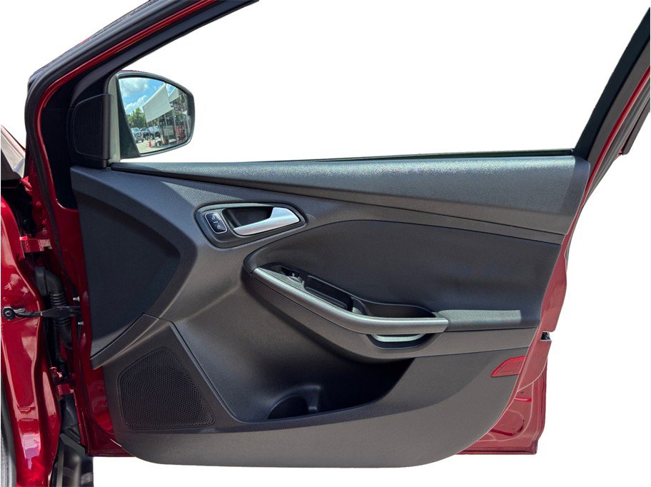 Used 2015 Ford Focus SE w/ Equipment Group 201A FWD image 34