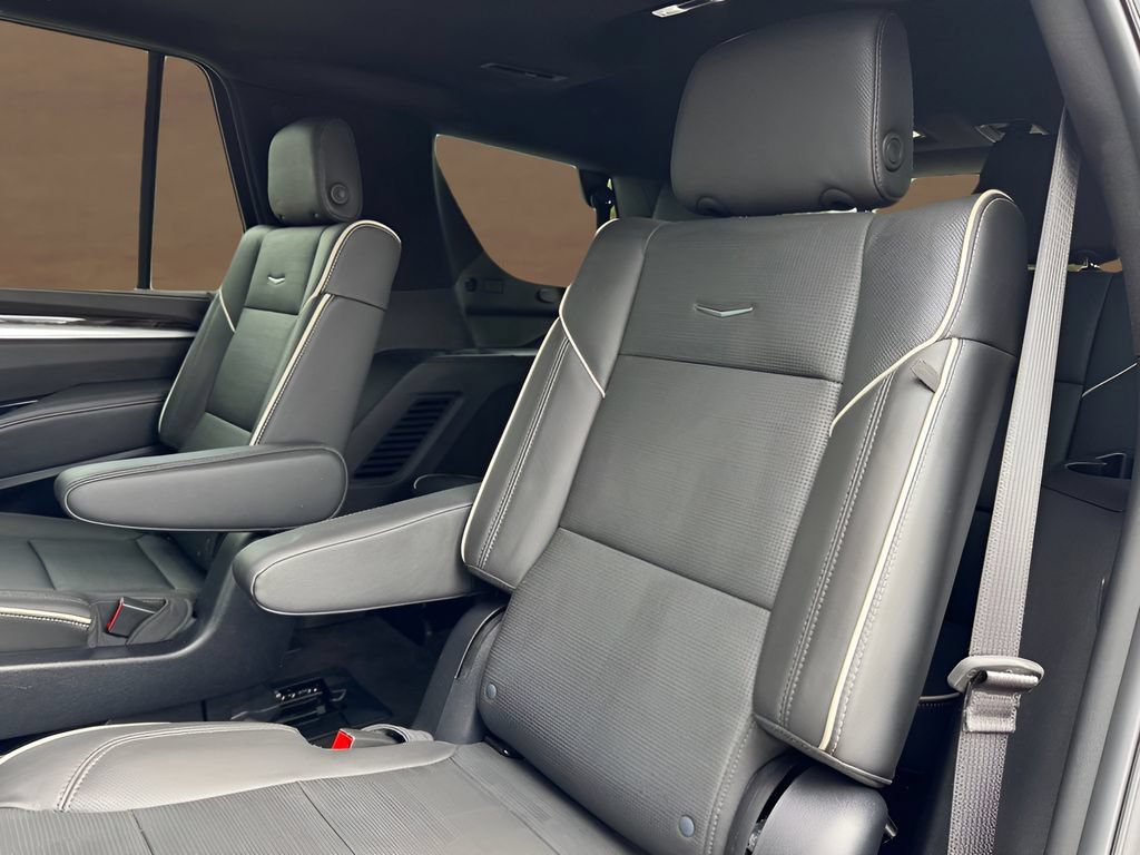 Certified 2025 Cadillac Escalade Premium Luxury AWD/4WD image 17