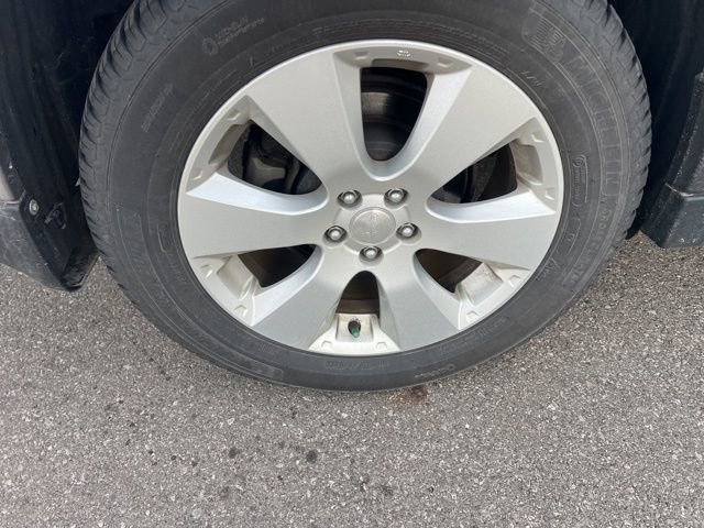 Used 2011 Subaru Outback 2.5i Limited w/ PWR Moonroof Pkg image 4